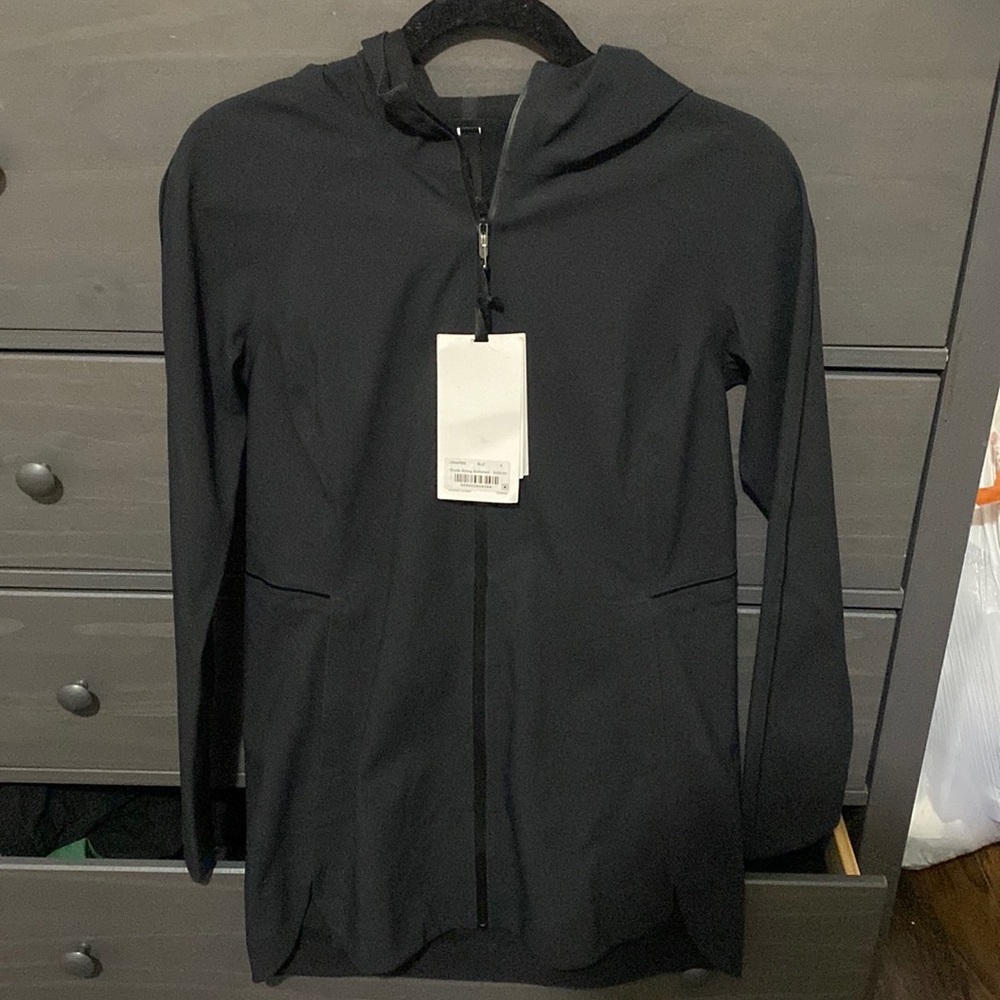 Lululemon Glyde along soft shell rain jacket